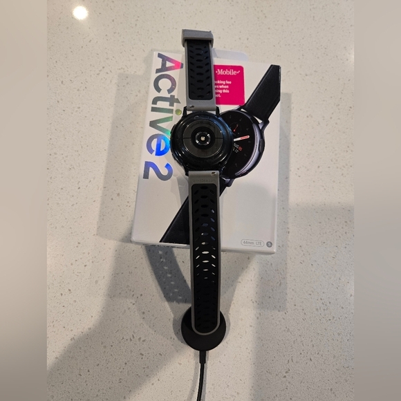 Unisex Samsung galaxy active 2 Watch - Picture 4 of 6